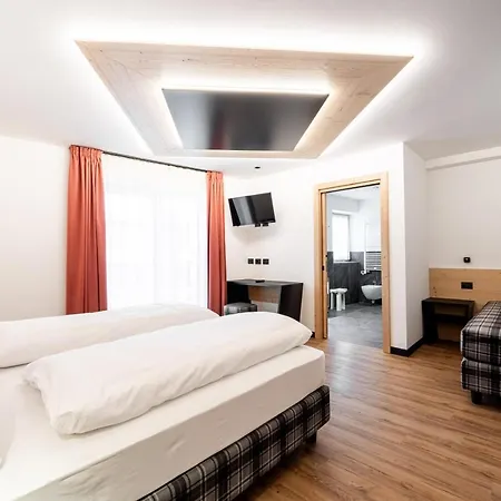 Hotel Garni Edy Canazei