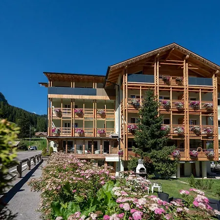 Hotel Garni Edy Canazei