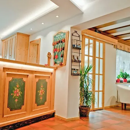 Hotel Garni Edy Canazei